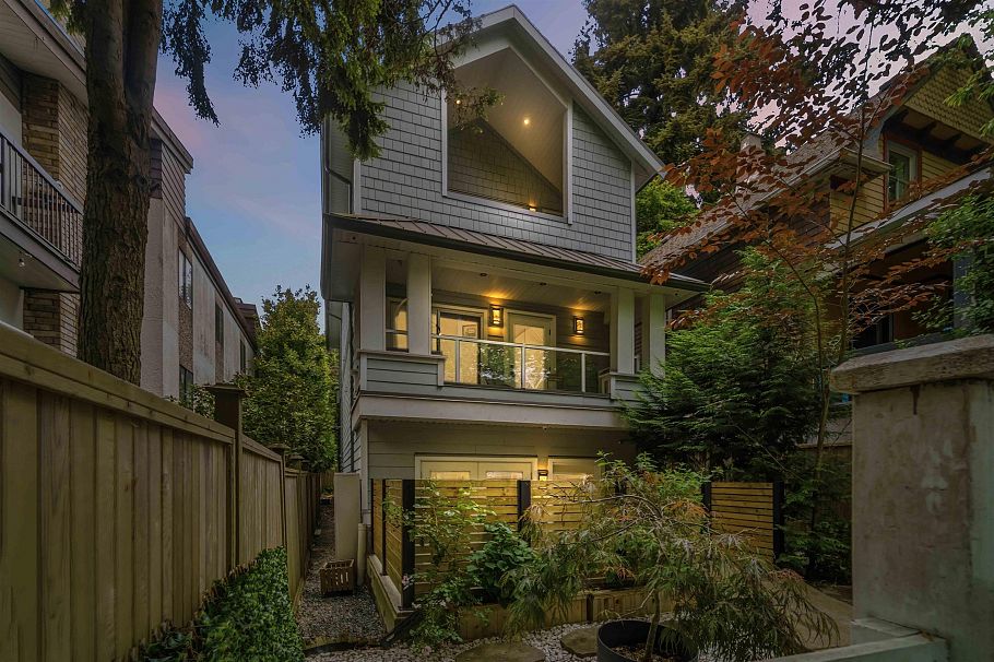 1533 E 5th Avenue Vancouver, BC - 1