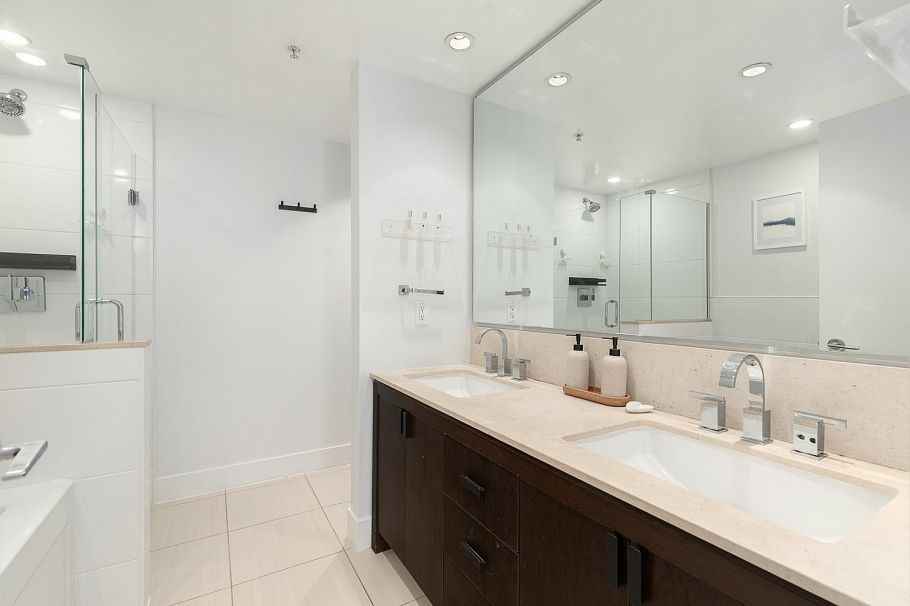 14 166 W 13th Street North Vancouver, BC - 23