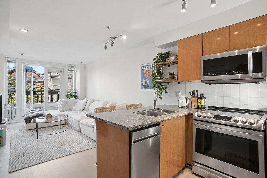 203 2190 W 5th Avenue Vancouver, BC - 6