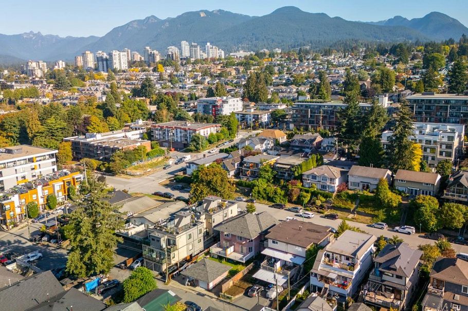423-425 E 2nd Street North Vancouver, BC - 25