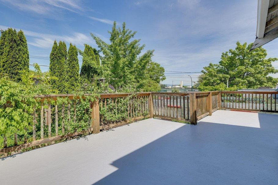 2087 E 26th Avenue Vancouver, BC - 25