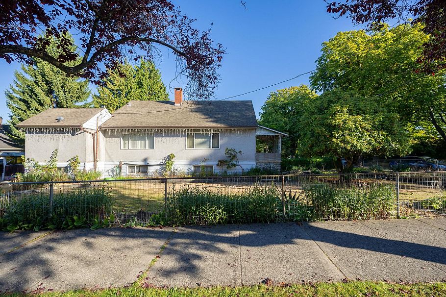 505 N Penticton Street Vancouver, BC - 12