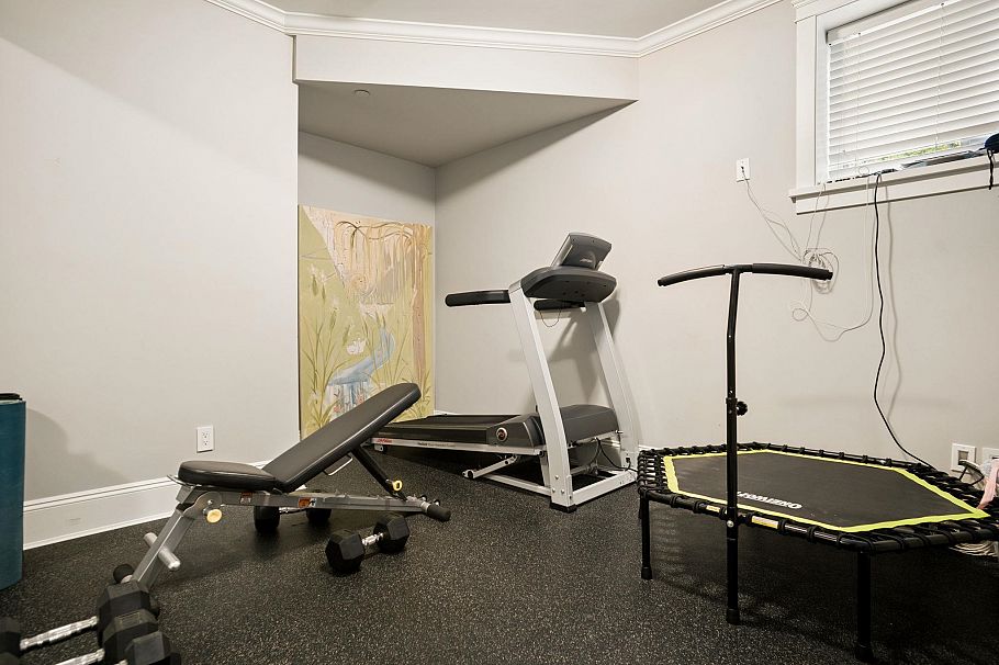 5562 Crown Street Vancouver, BC - 35