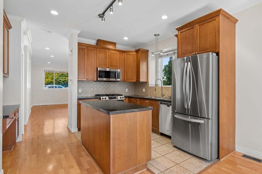 247 E 19th Street North Vancouver, BC - 17