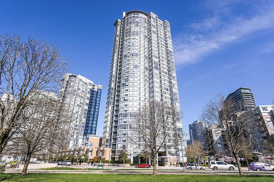 2P 1033 Marinaside Crescent Vancouver, BC - 3