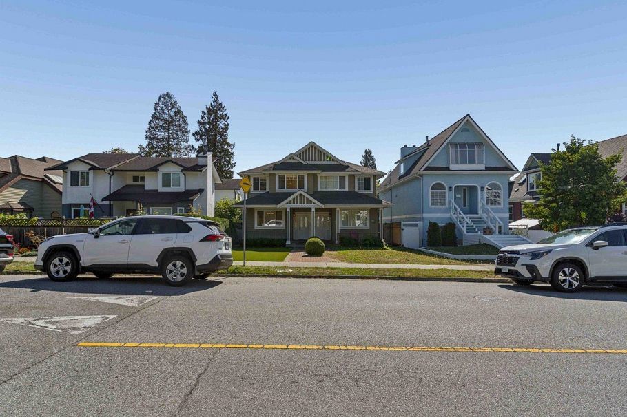 247 E 19th Street North Vancouver, BC - 4