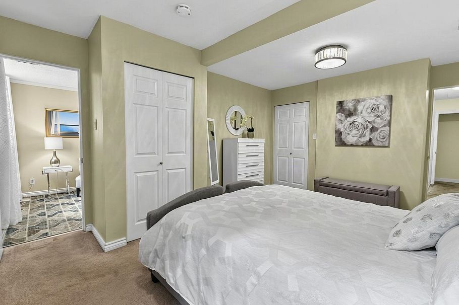 295 W 17th Avenue Vancouver, BC - 17