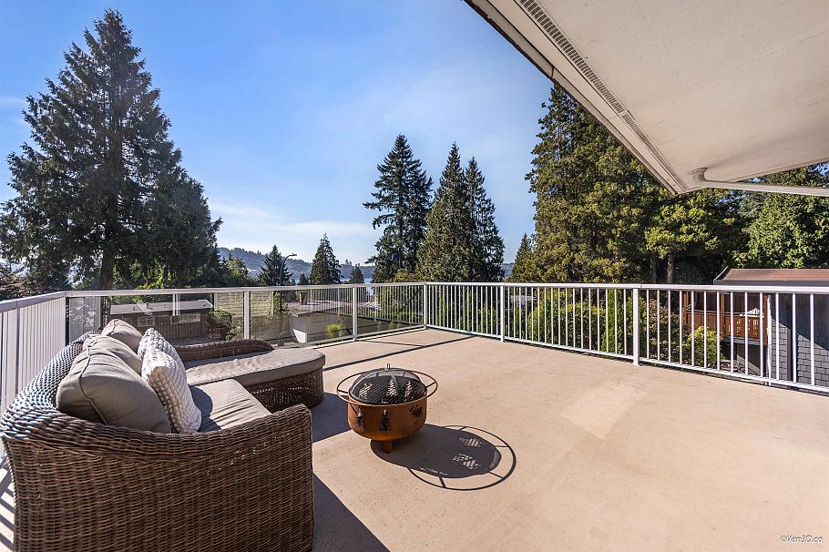 667 Plymouth Drive North Vancouver, BC - 7