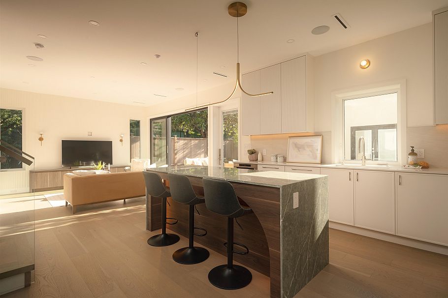 2 812 E 26th Avenue Vancouver, BC - 2