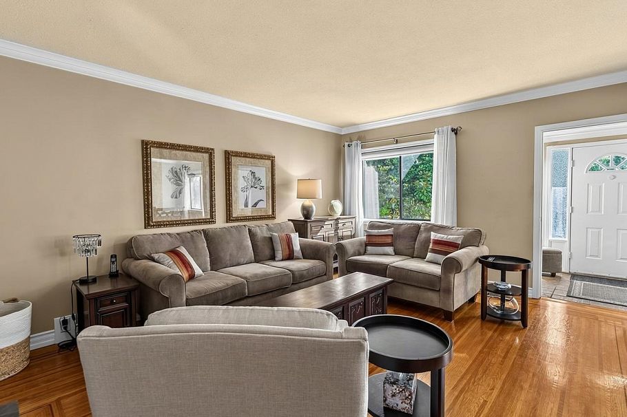 295 W 17th Avenue Vancouver, BC - 4