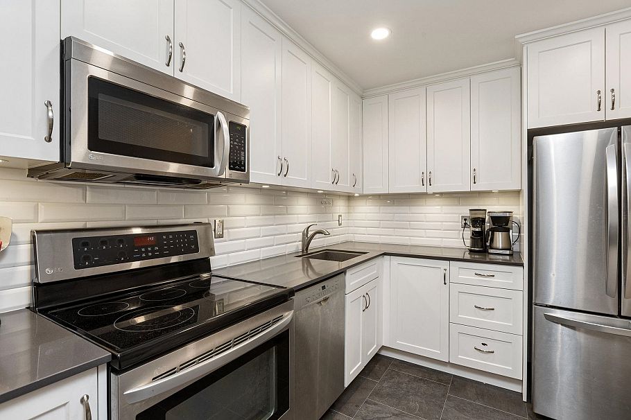 209 310 E 3rd Street North Vancouver, BC - 21