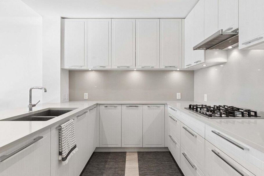 306 6677 Cambie Street Vancouver, BC - 4