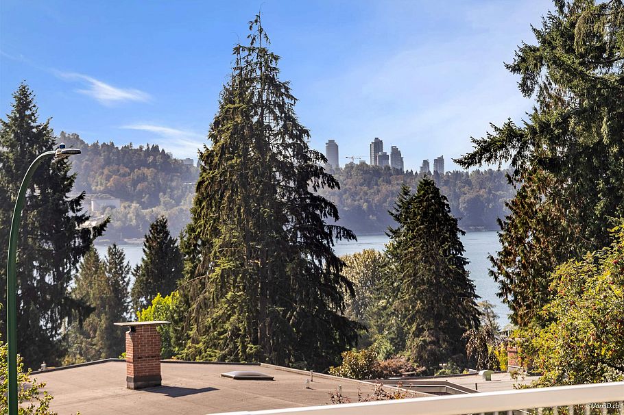 667 Plymouth Drive North Vancouver, BC - 8