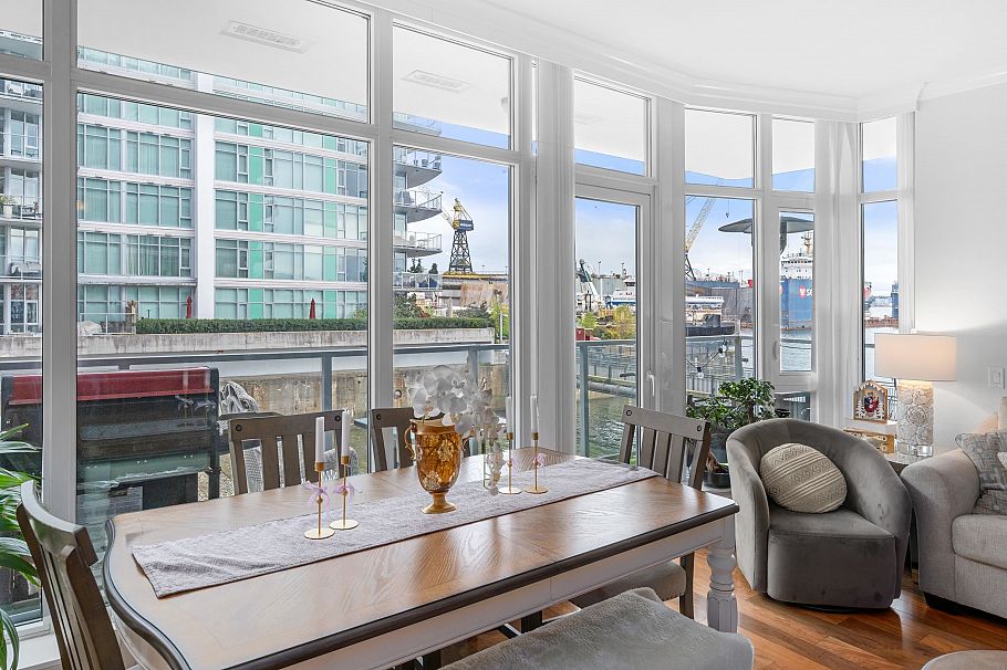 204 175 Victory Ship Way North Vancouver, BC - 10