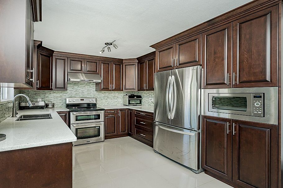 6074 Sherbrooke Street Vancouver, BC - 9