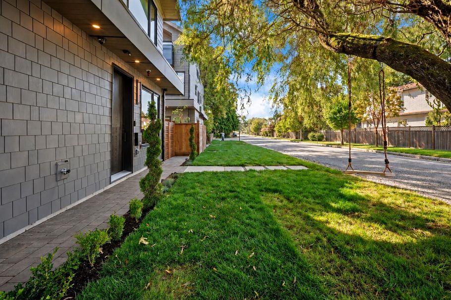 2866 Semlin Drive Vancouver, BC - 30