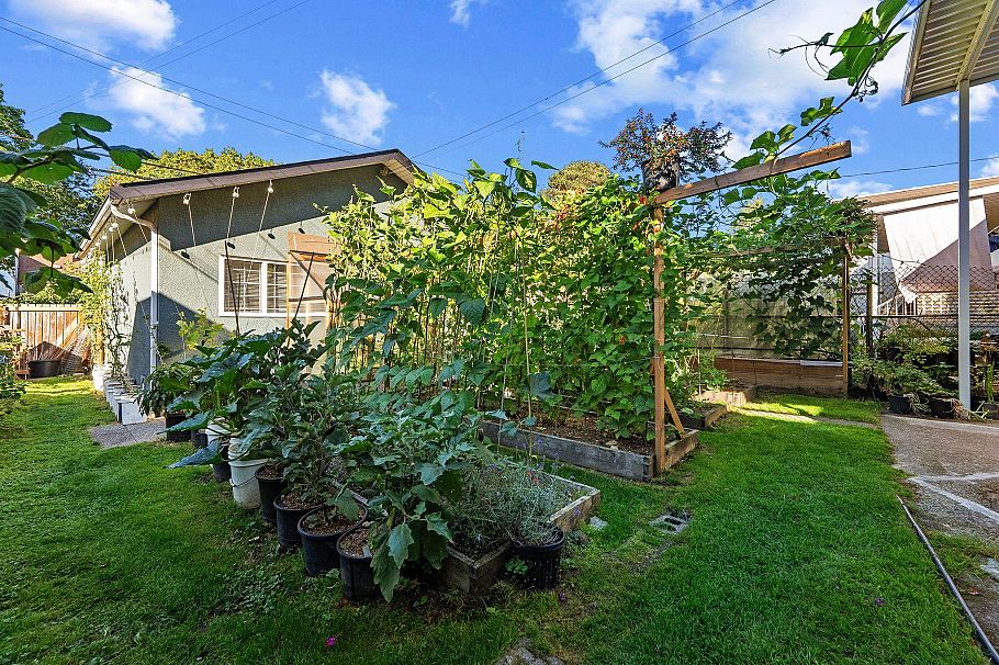 2621 Cambridge Street Vancouver, BC - 3