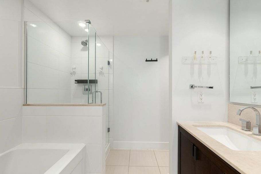 14 166 W 13th Street North Vancouver, BC - 24