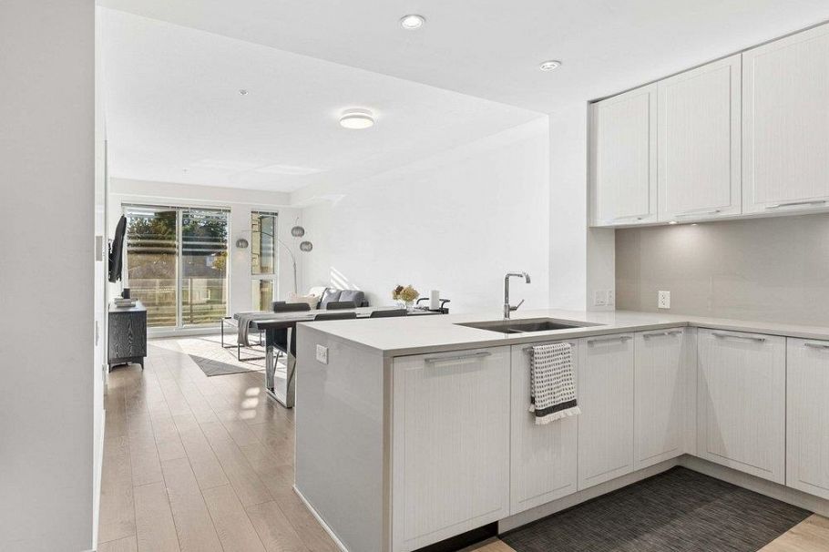 306 6677 Cambie Street Vancouver, BC - 5