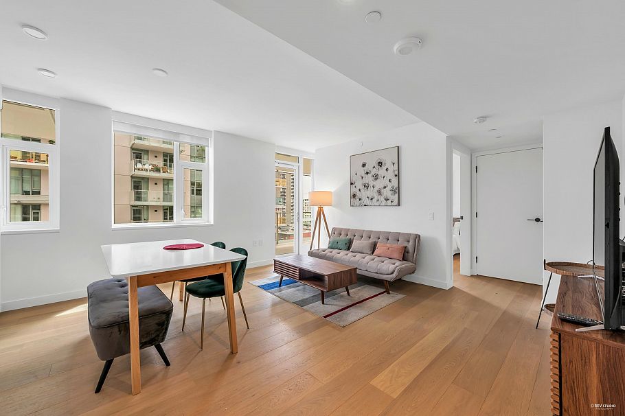 906 1180 Broughton Street Vancouver, BC - 3
