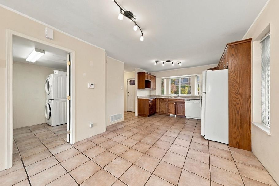 423-425 E 2nd Street North Vancouver, BC - 6