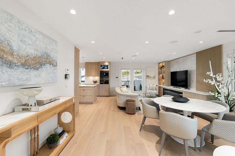 806 Montroyal Boulevard North Vancouver, BC - 5