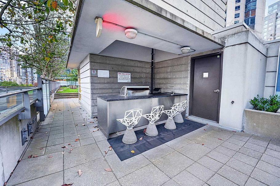 206 1477 W Pender Street Vancouver, BC - 18