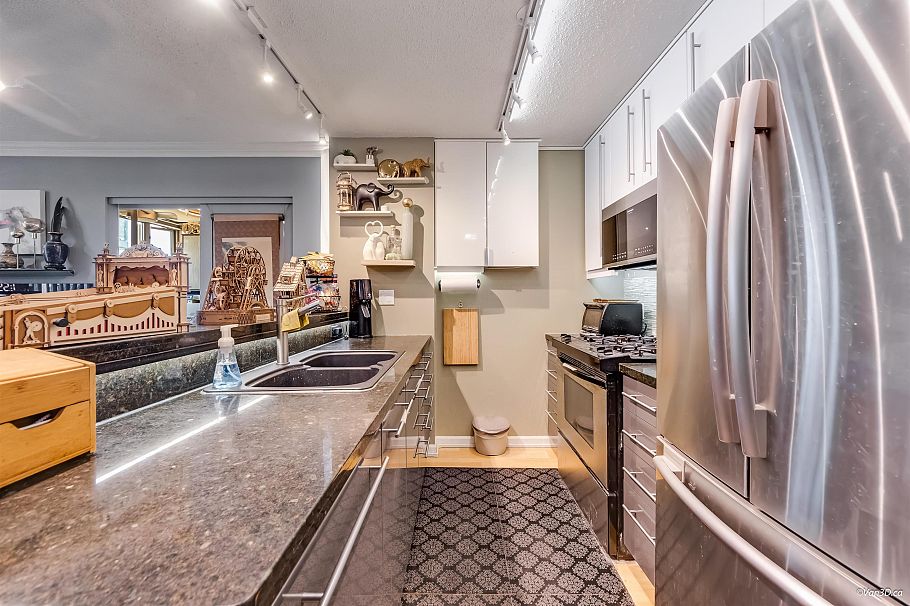 1104 928 Richards Street Vancouver, BC - 9