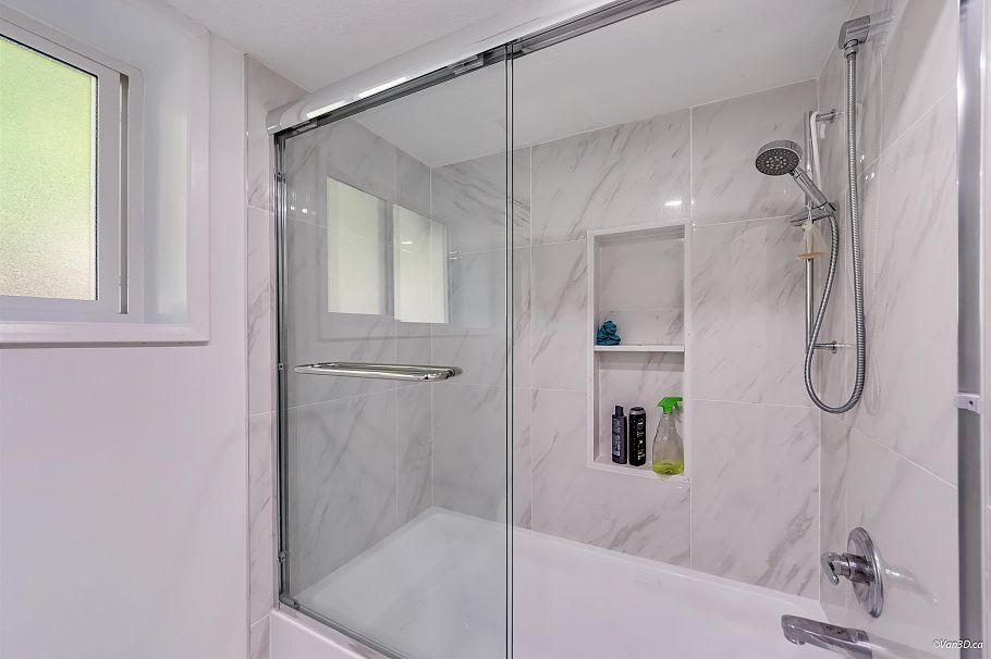 667 Plymouth Drive North Vancouver, BC - 14