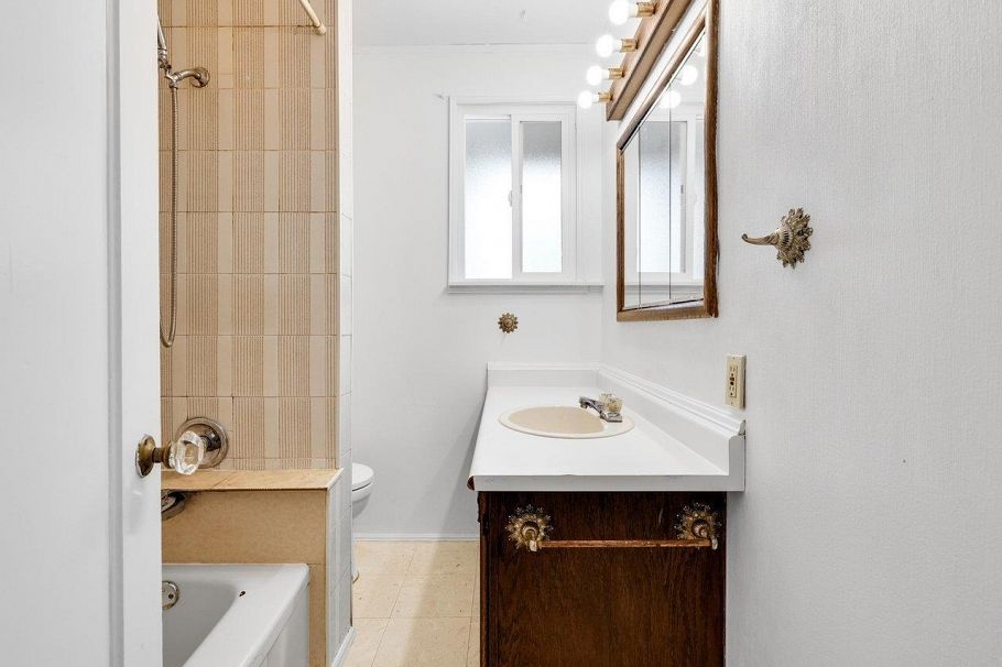 2087 E 26th Avenue Vancouver, BC - 12