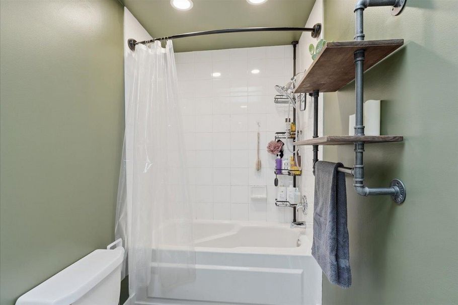 4440 Marion Road North Vancouver, BC - 39