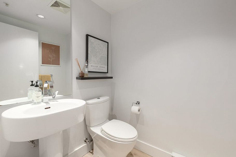 14 166 W 13th Street North Vancouver, BC - 17