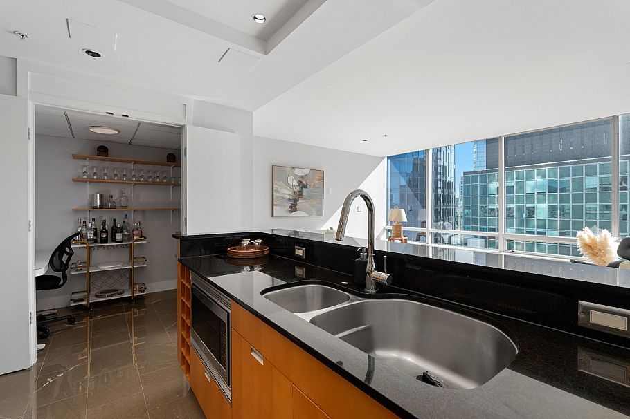 2605 1077 W Cordova Street Vancouver, BC - 18
