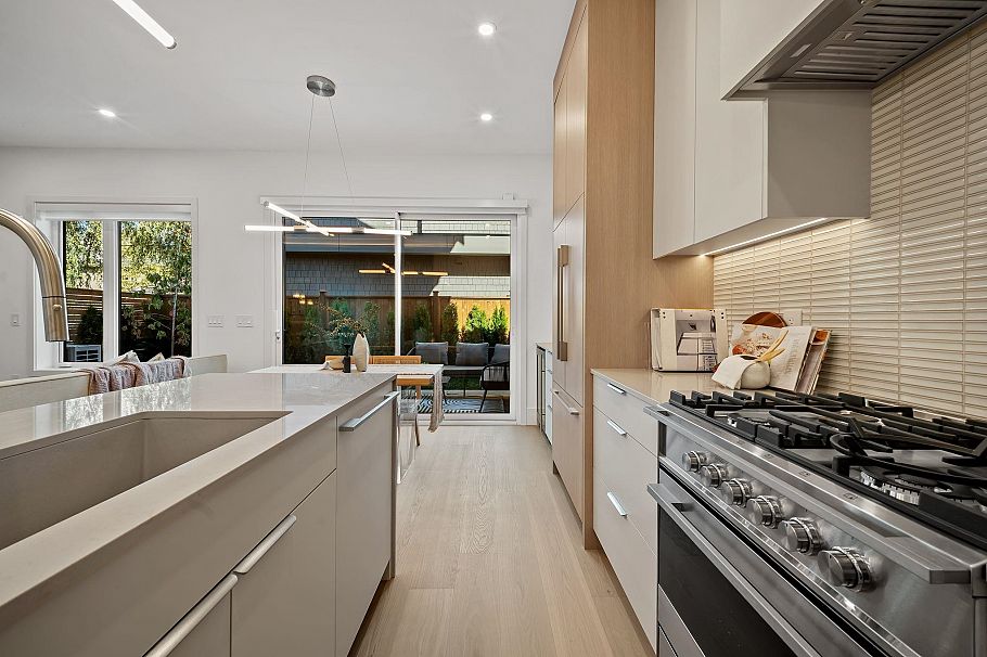 2868 Semlin Drive Vancouver, BC - 12