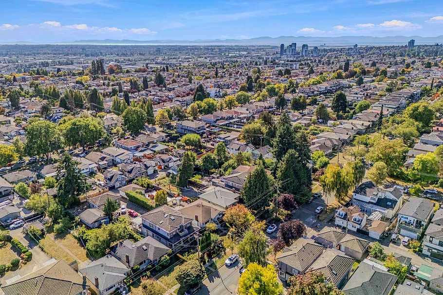 1154 E 53rd Avenue Vancouver, BC - 14