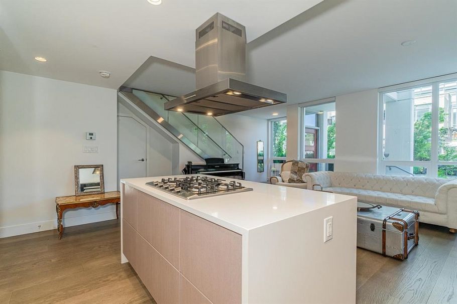 2025 Curling Road North Vancouver, BC - 8