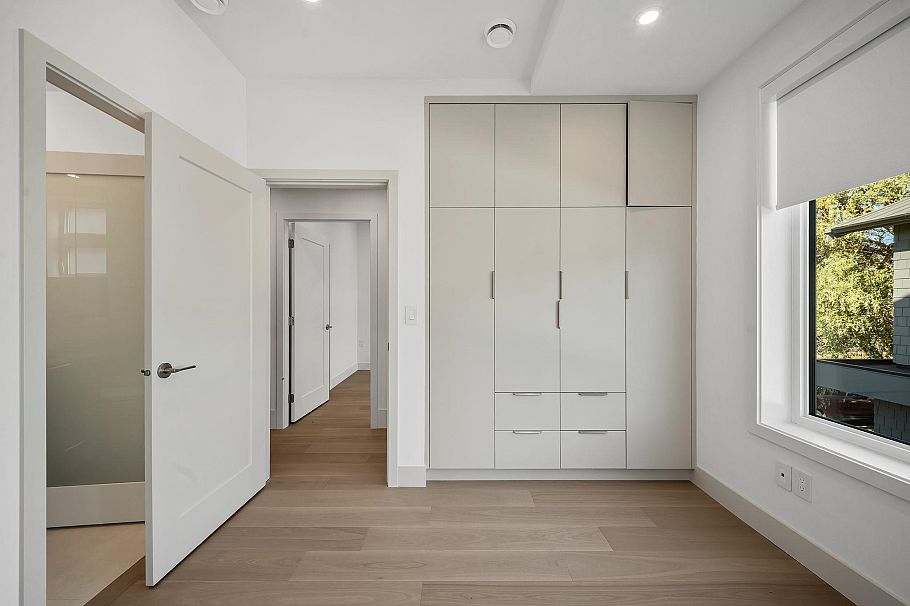2868 Semlin Drive Vancouver, BC - 25