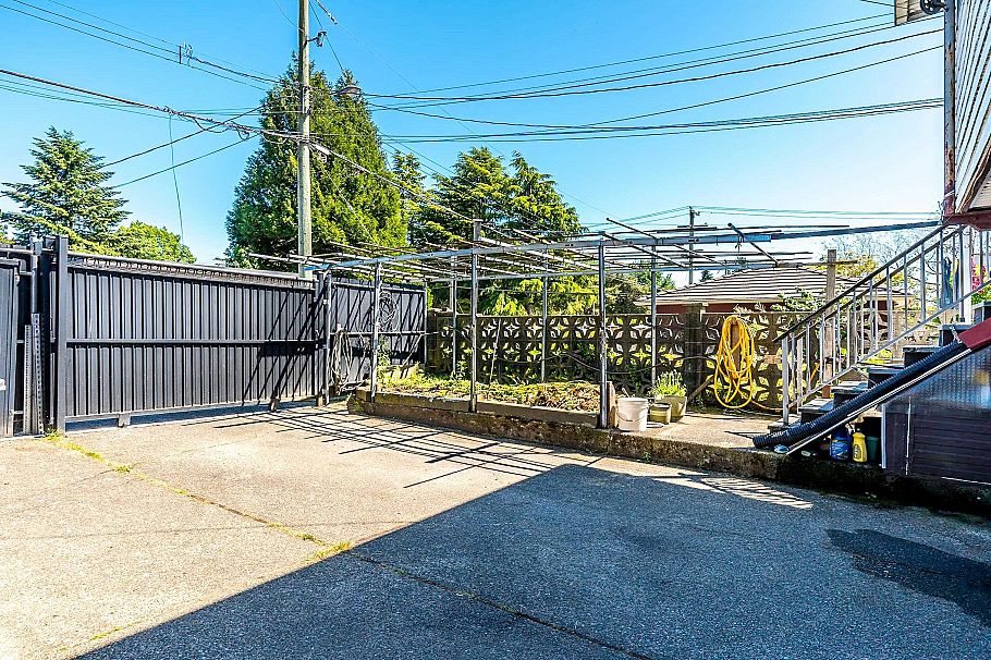 6074 Sherbrooke Street Vancouver, BC - 31