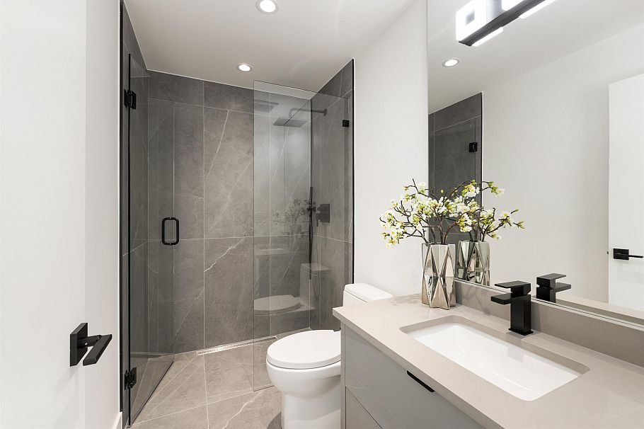 806 Montroyal Boulevard North Vancouver, BC - 23