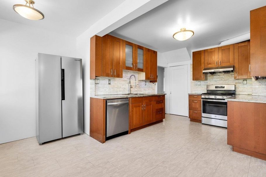 2087 E 26th Avenue Vancouver, BC - 8