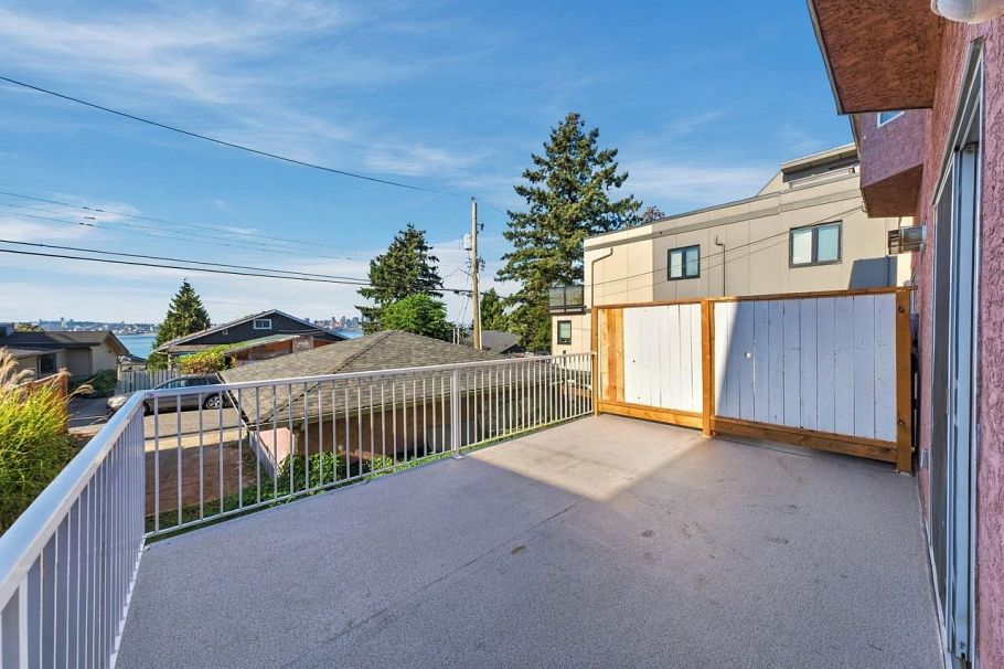 423-425 E 2nd Street North Vancouver, BC - 13