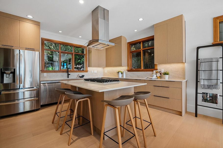 4812 Skyline Drive North Vancouver, BC - 2
