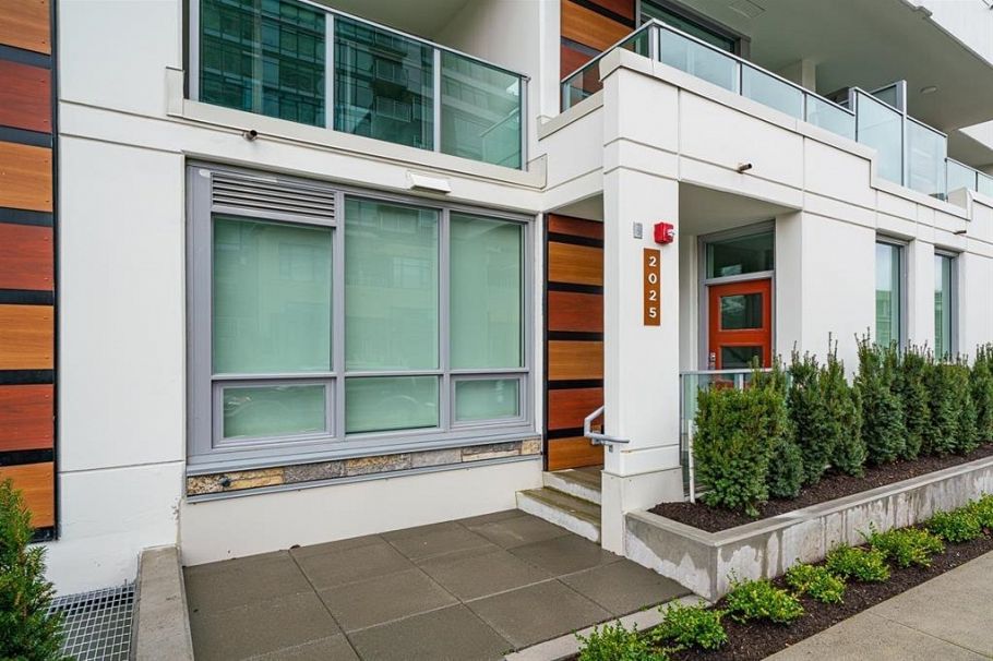2025 Curling Road North Vancouver, BC - 3