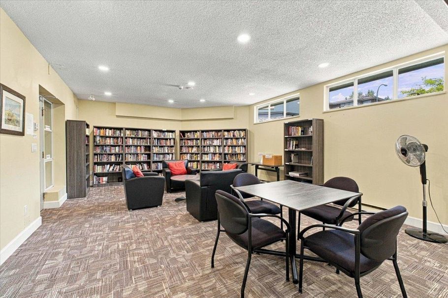403 121 W 29th Street North Vancouver, BC - 25