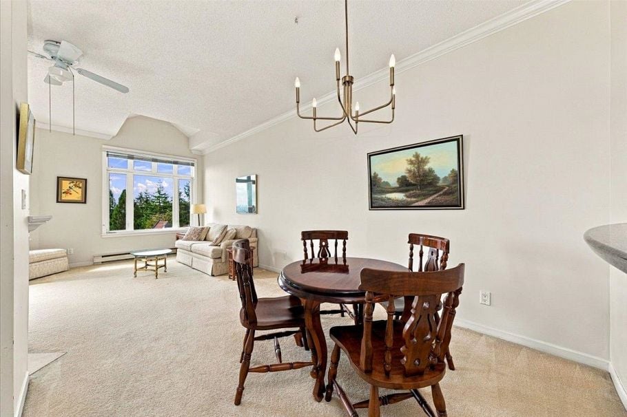 403 121 W 29th Street North Vancouver, BC - 3
