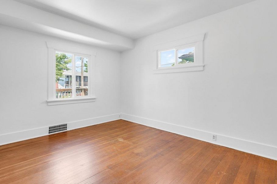2087 E 26th Avenue Vancouver, BC - 9