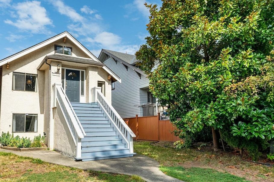 295 W 17th Avenue Vancouver, BC - 2