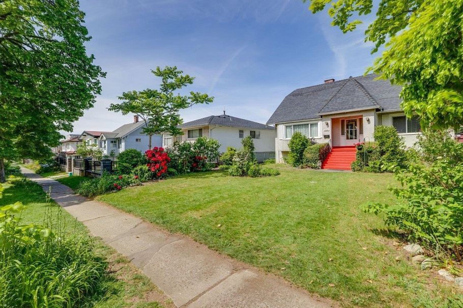 2087 E 26th Avenue Vancouver, BC - 34