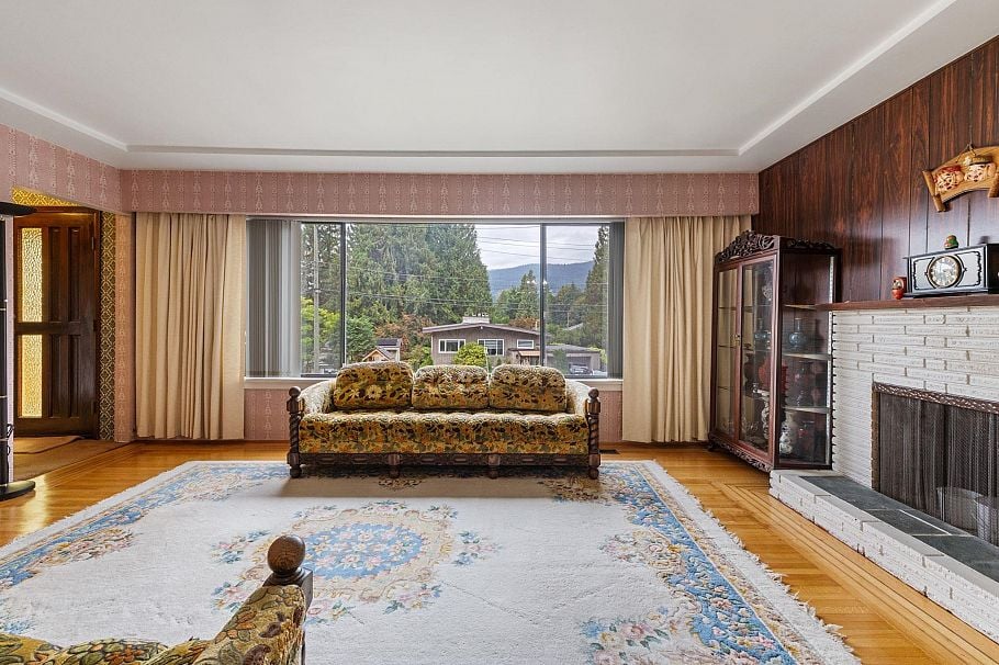 4590 Highland Boulevard North Vancouver, BC - 4