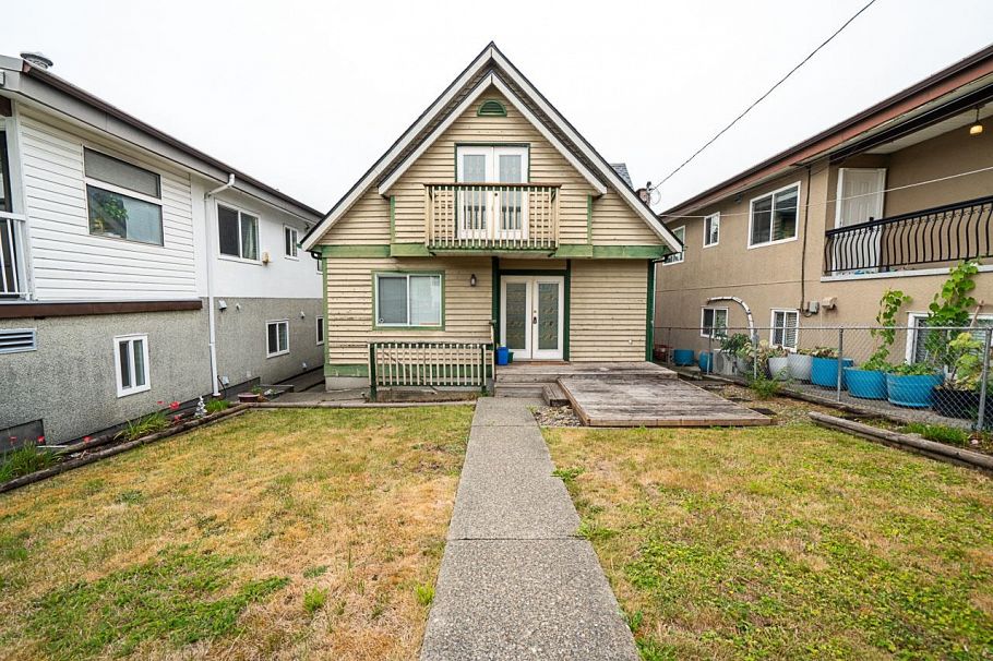 2948 Grant Street Vancouver, BC - 31